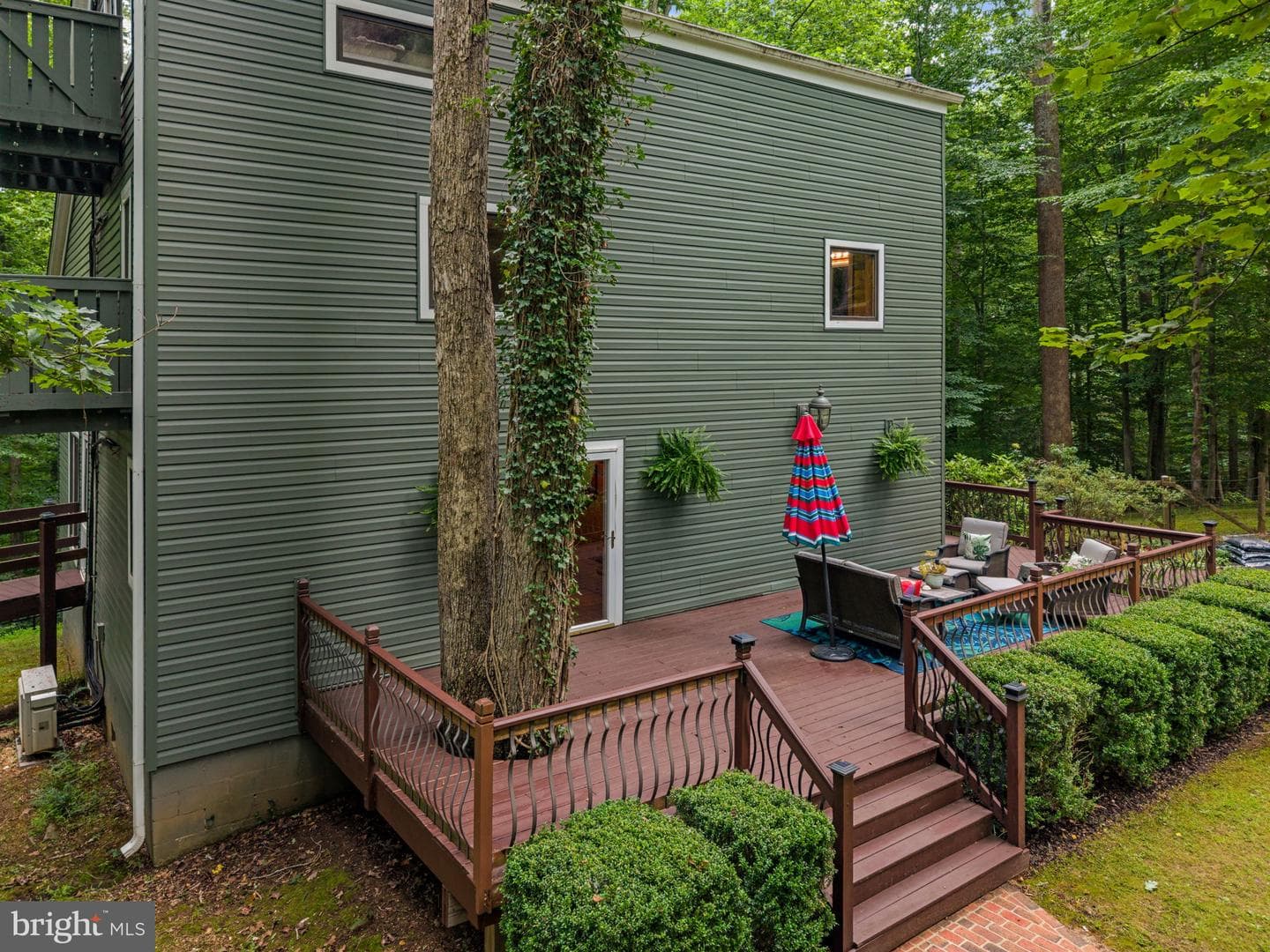 9914 Crest Court photo 4