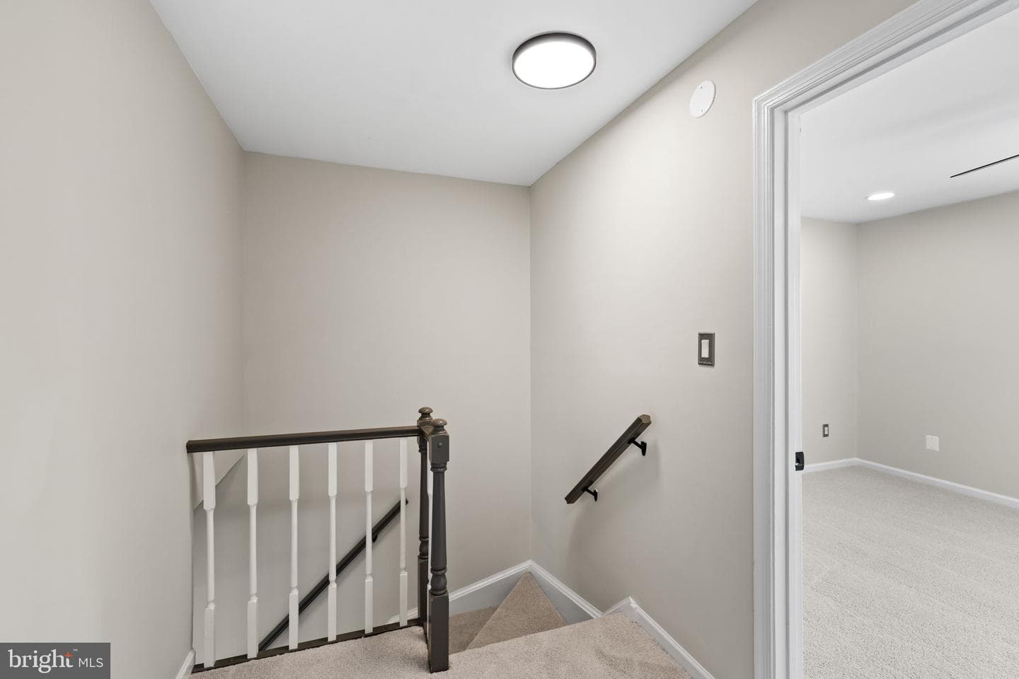 210 Leeds Court E photo 20