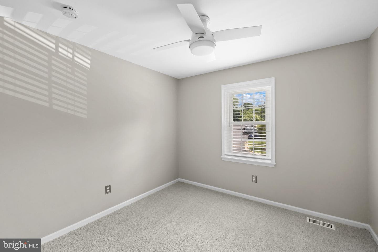 210 Leeds Court E photo 22
