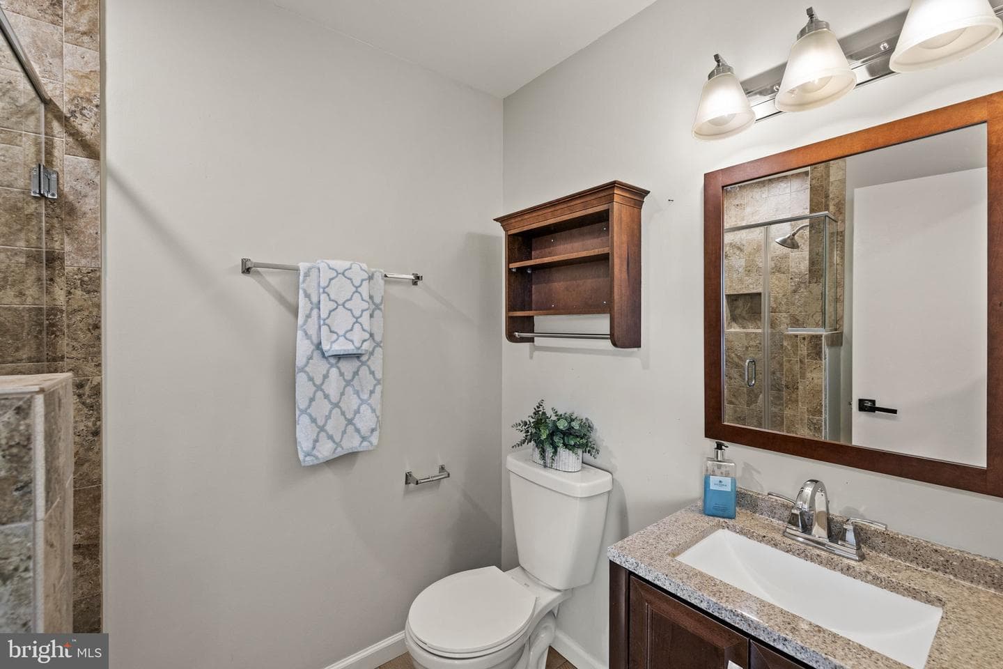 210 Leeds Court E photo 26