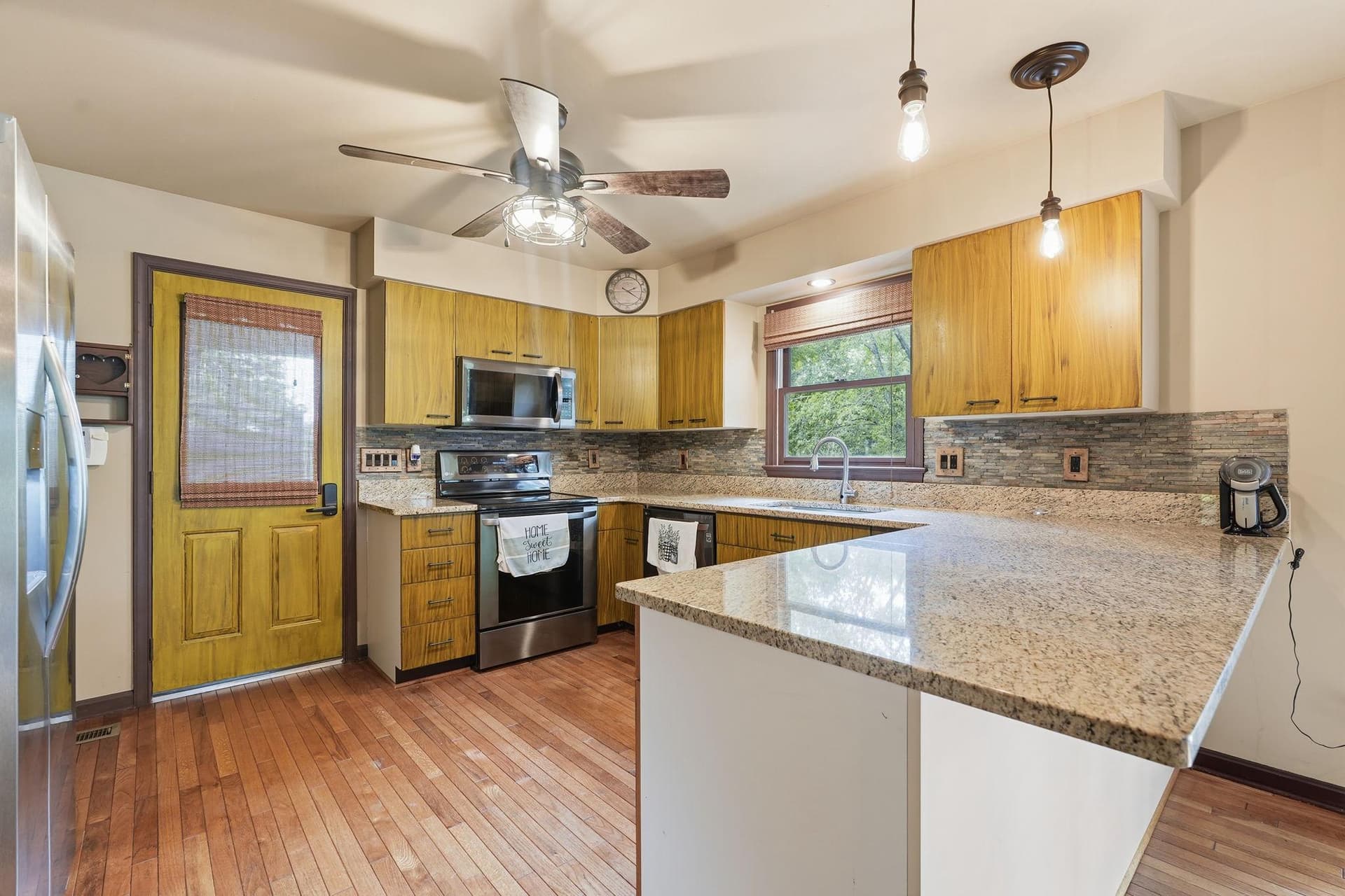 10414 Skyline Avenue photo 10