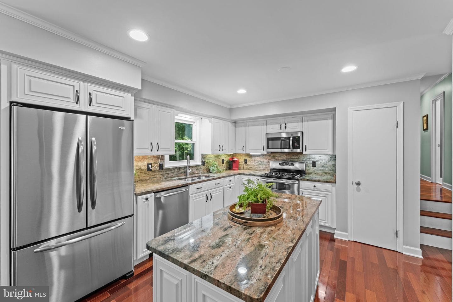 5576 Jaclyn Drive photo 3