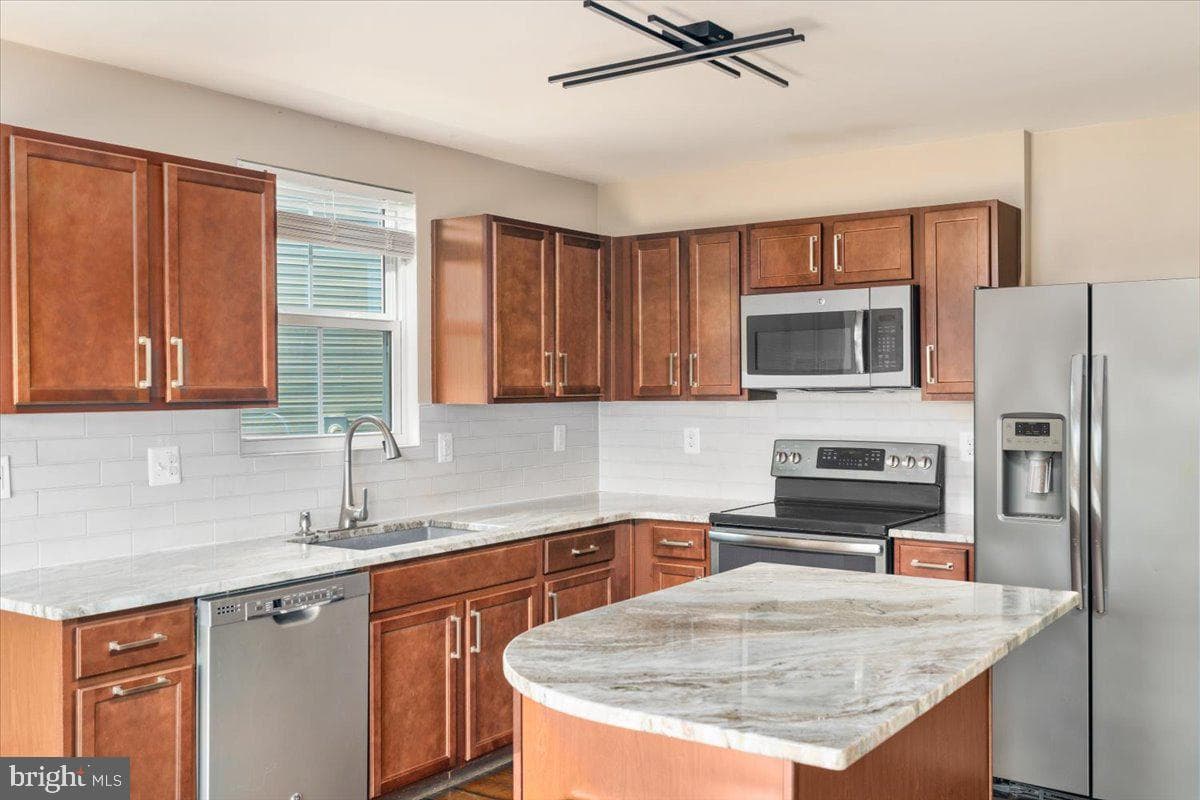 2236 Sedgwick Drive photo 4