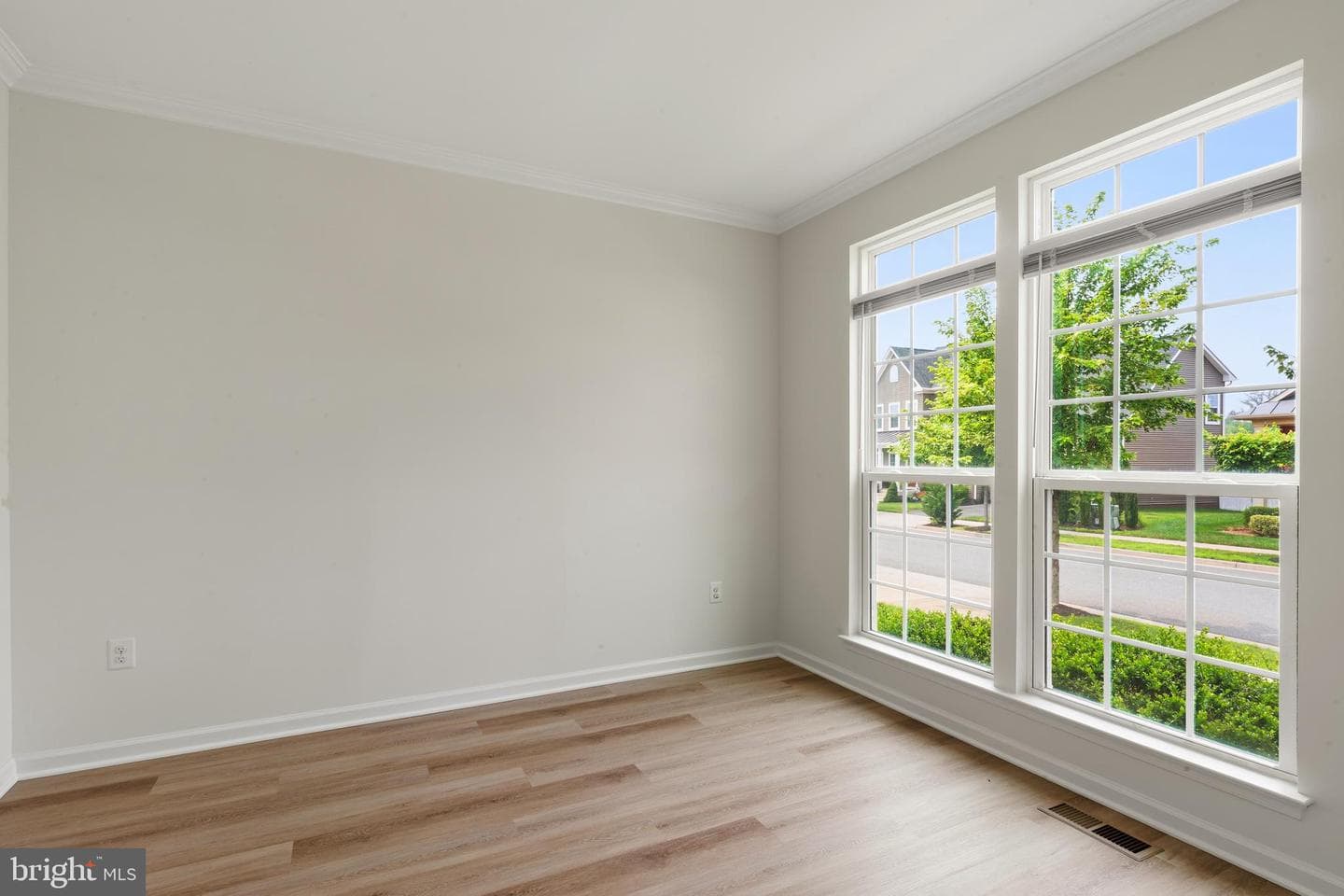 2975 Revere Street photo 9