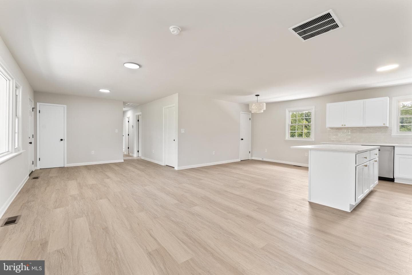 7733 Botha Road photo 22