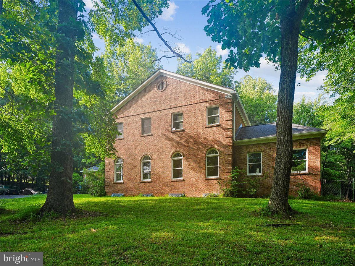 9935 Highland Drive, Marshall