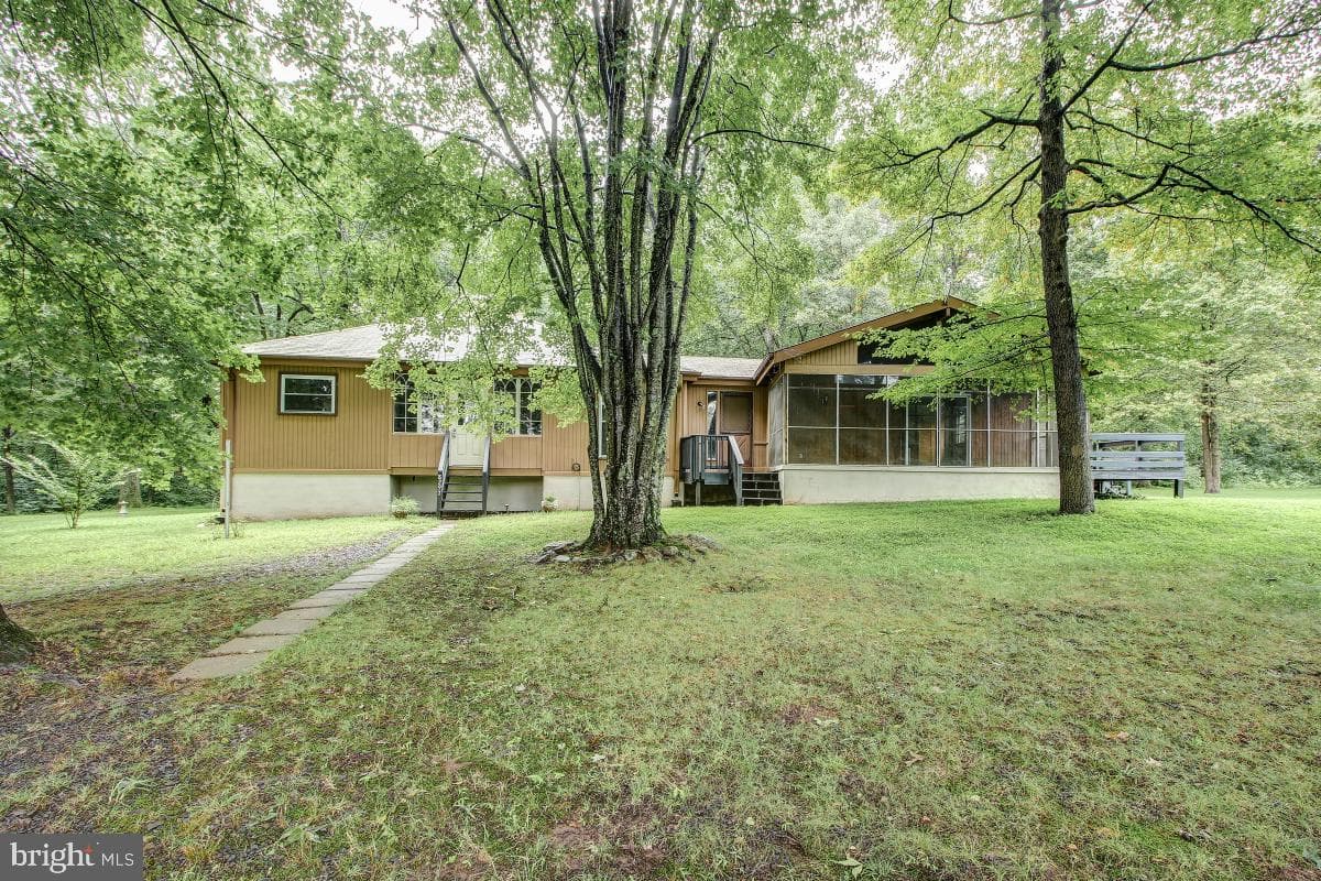 8297 Squires Lane