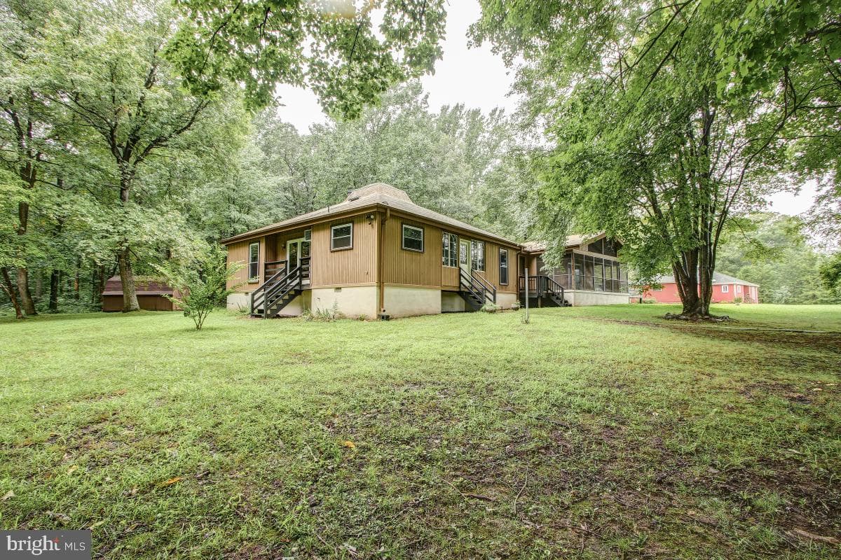 8297 Squires Lane photo 3