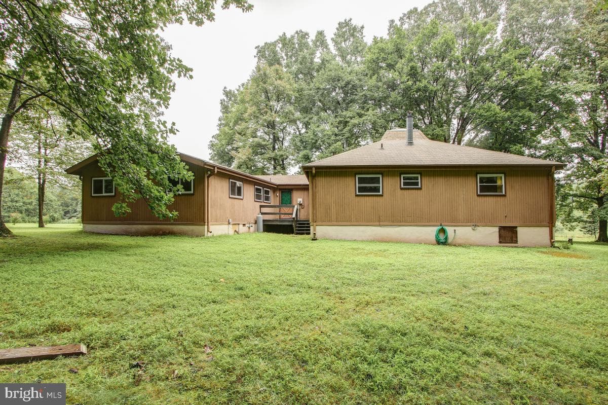 8297 Squires Lane photo 4