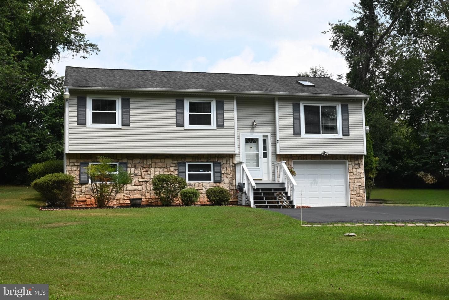 7463 Suncrest Drive photo 1