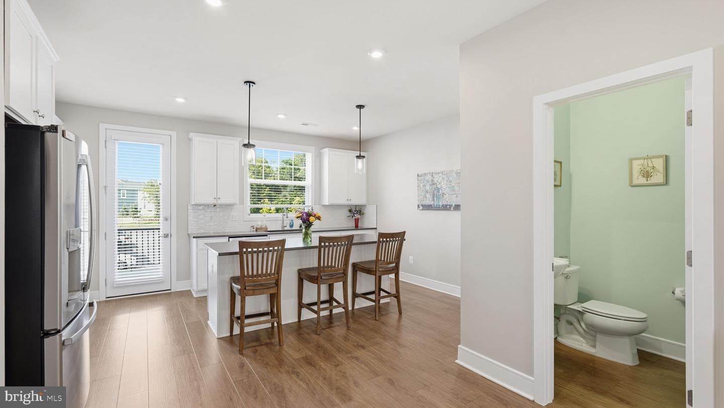 4252 Frost Street photo 11