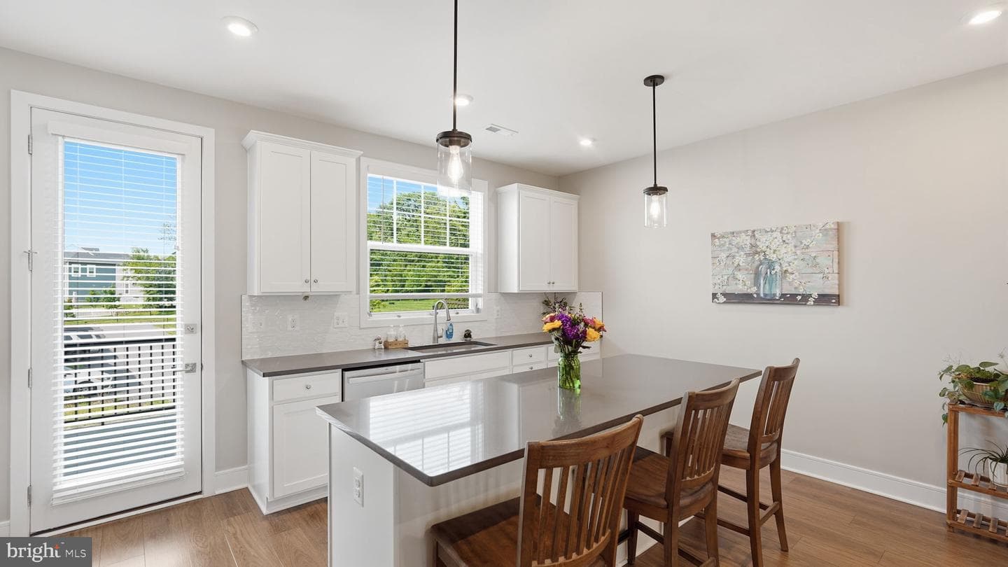 4252 Frost Street photo 14