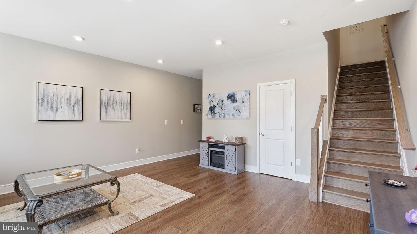 4252 Frost Street photo 4