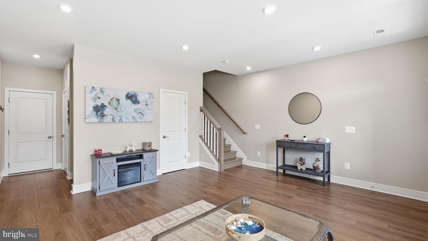4252 Frost Street photo 7