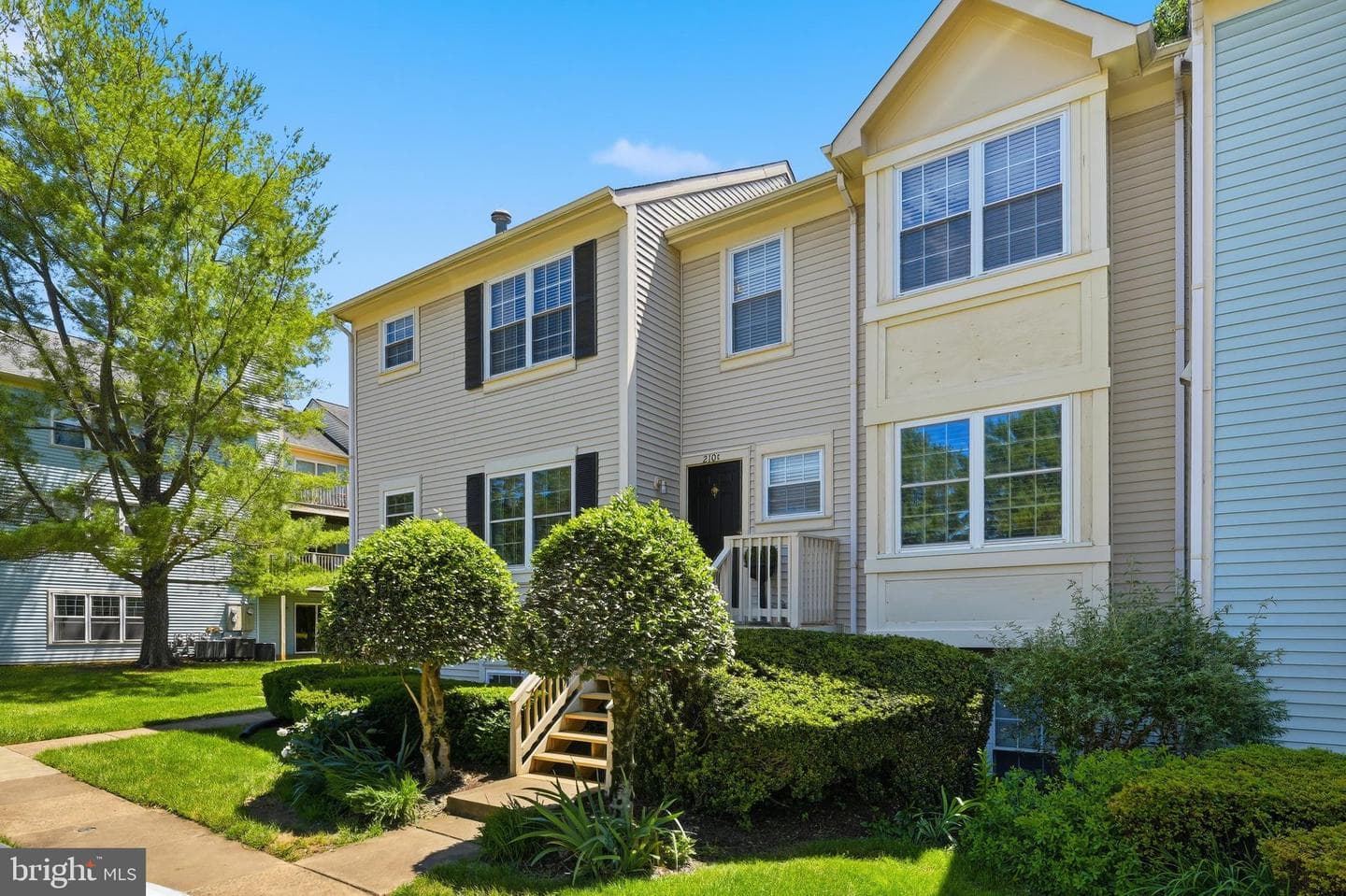 210 Fernwood Place photo 1