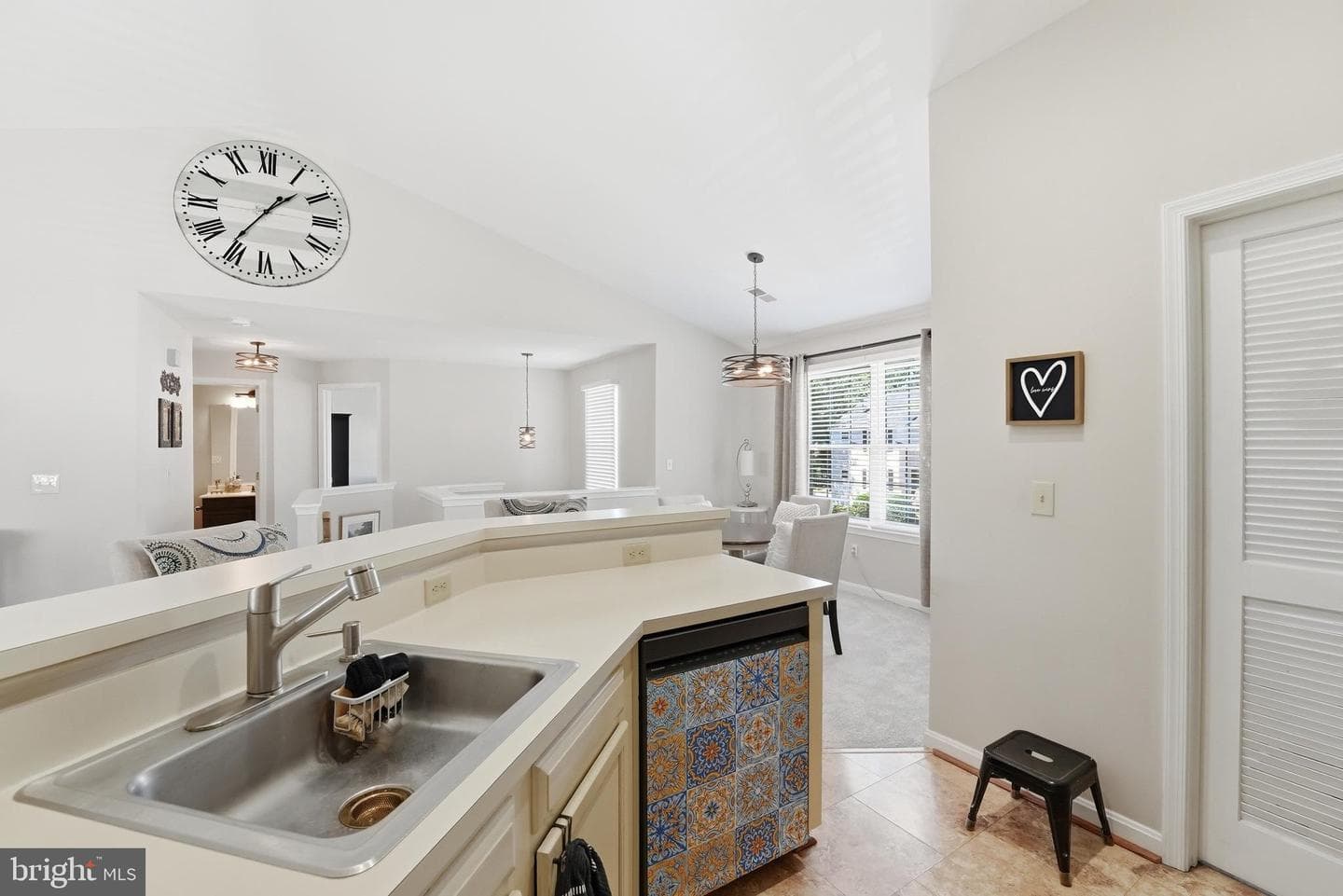 210 Fernwood Place photo 11