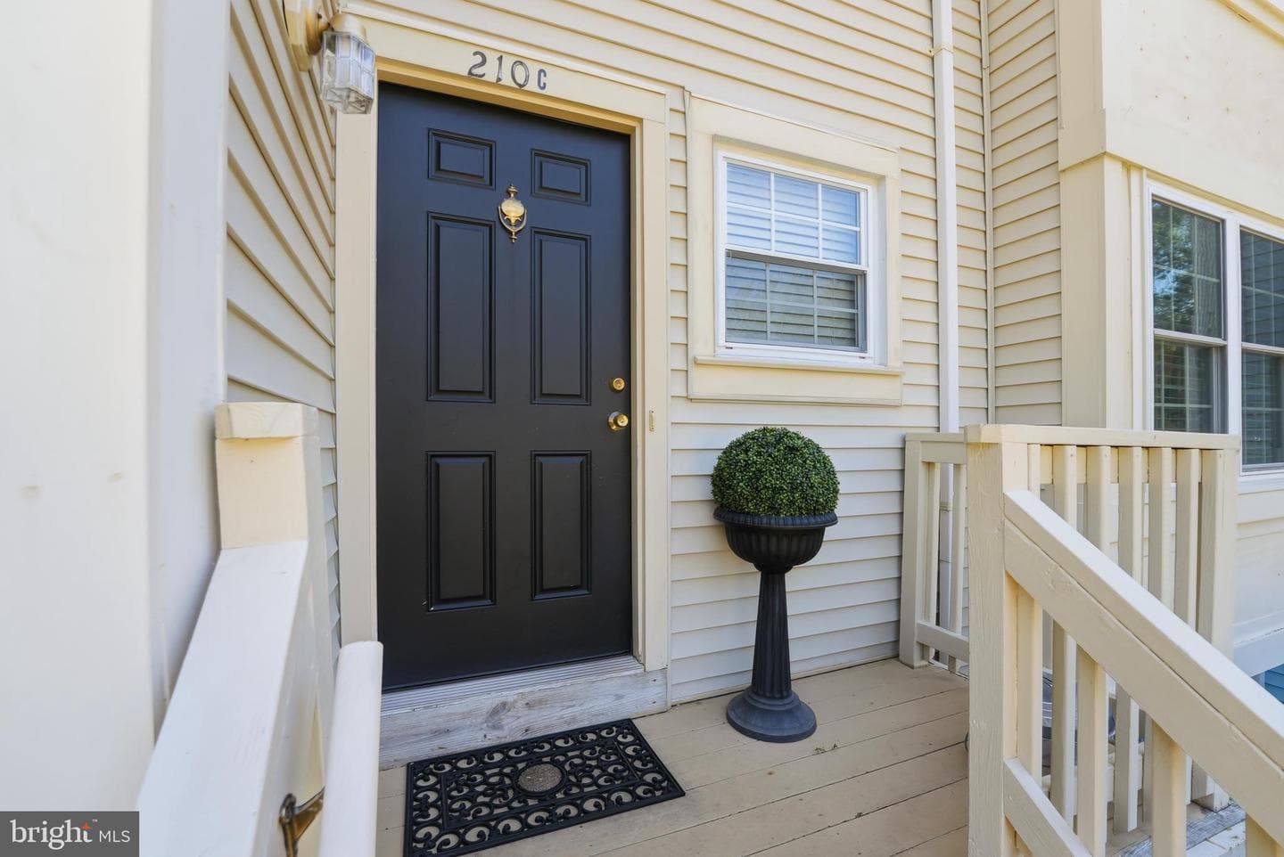 210 Fernwood Place photo 12