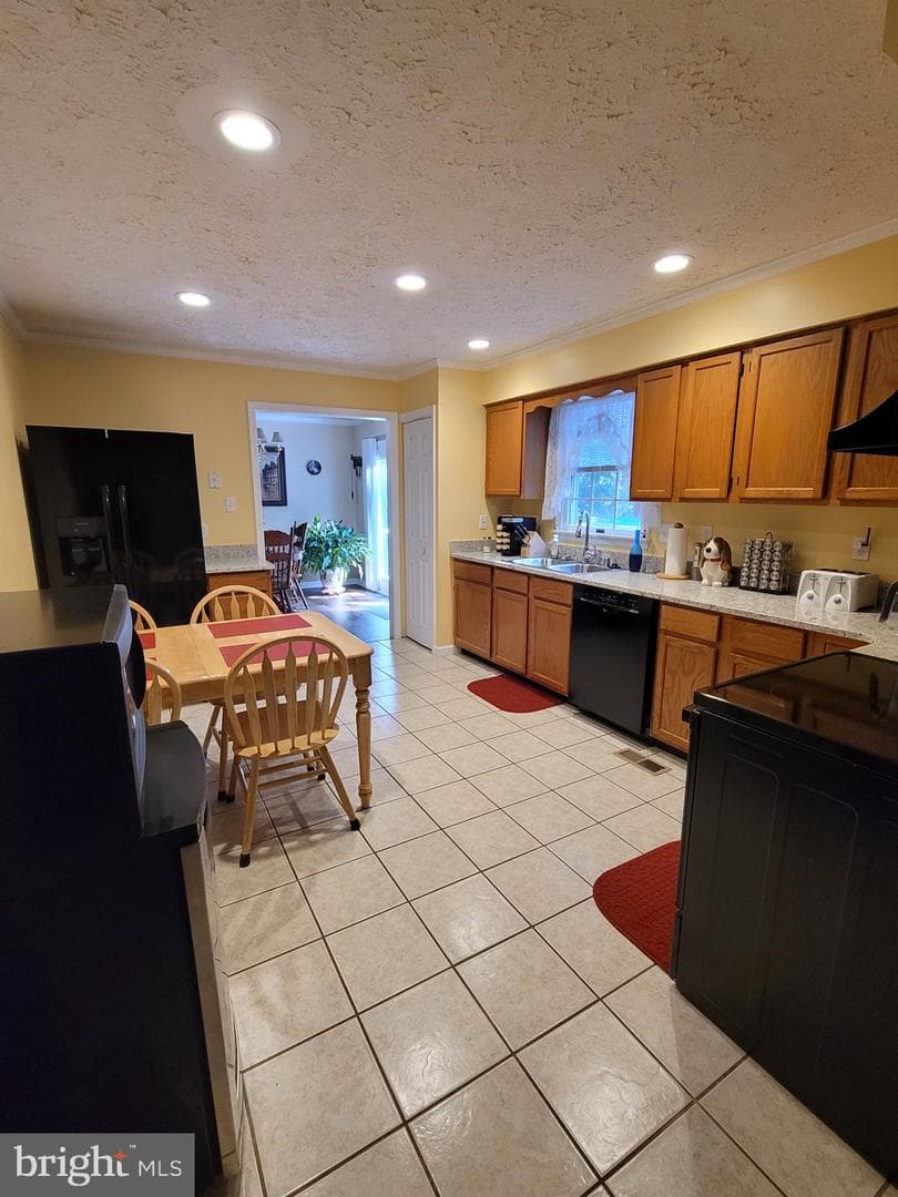 225 Glenridge Drive photo 3