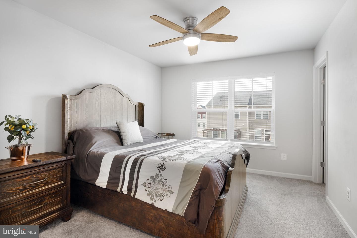 119 Splendor Garden Way photo 12