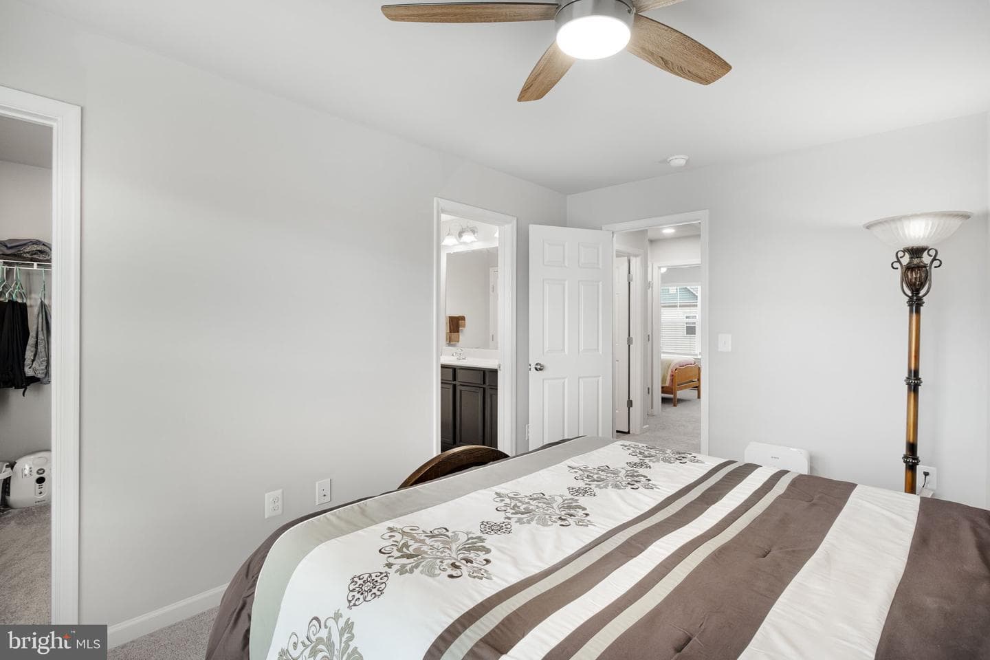 119 Splendor Garden Way photo 13