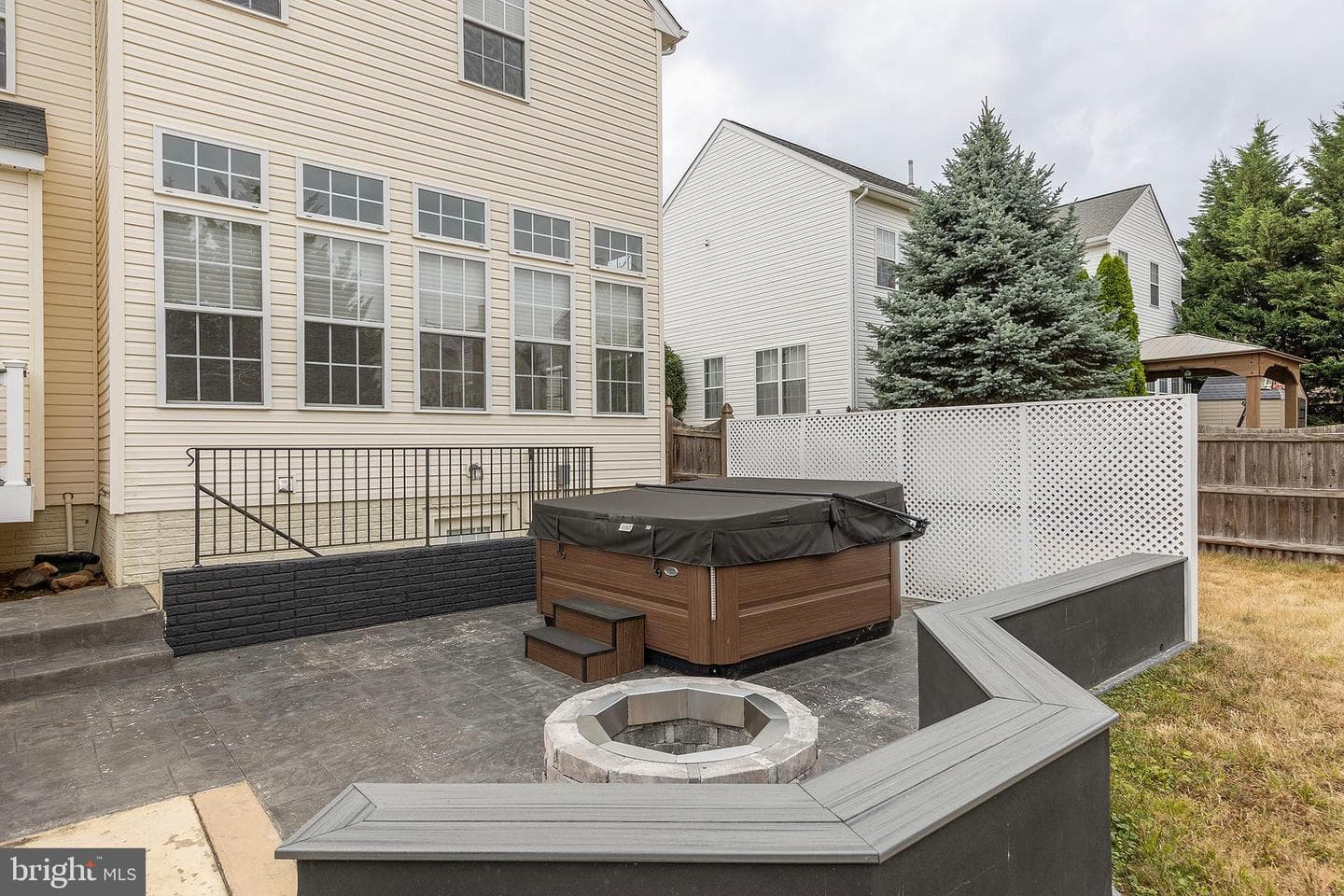 204 Rebecca Drive photo 3