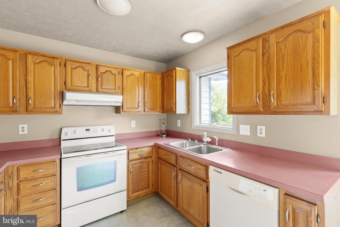 325 Masters Drive photo 9