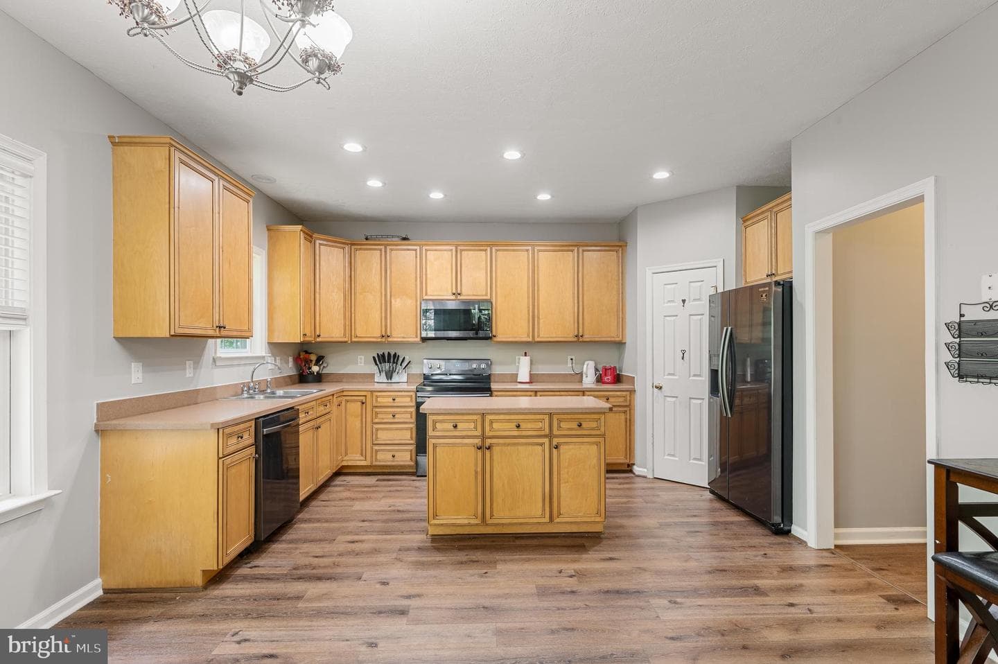 611 Lakeview Drive photo 9