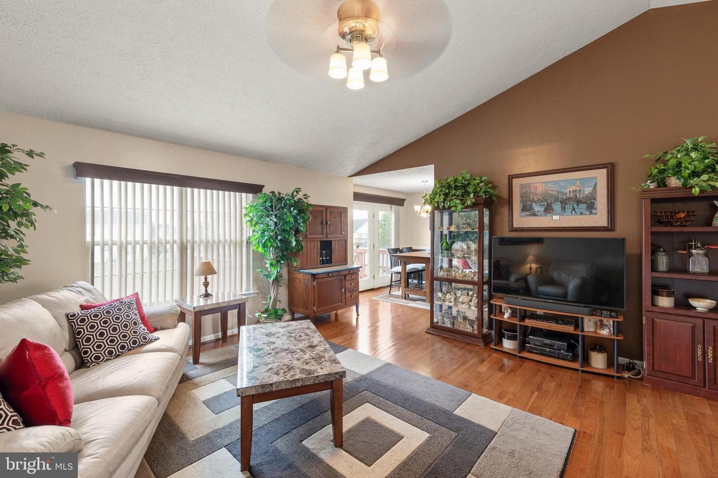 308 Montgomery Circle photo 4
