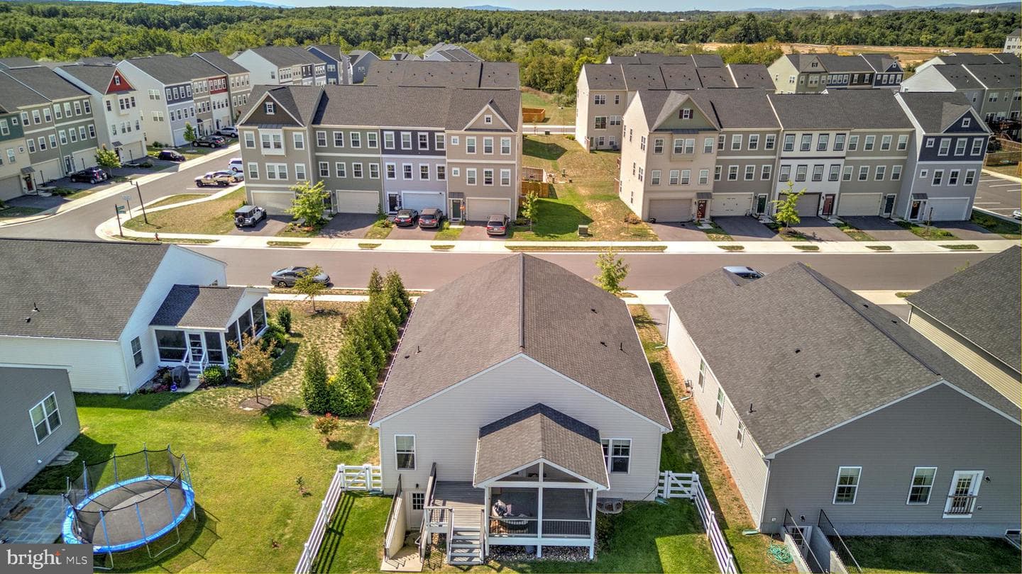 231 Parkland Drive photo 41