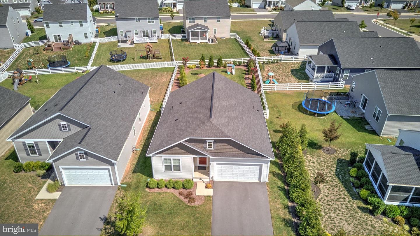 231 Parkland Drive photo 42