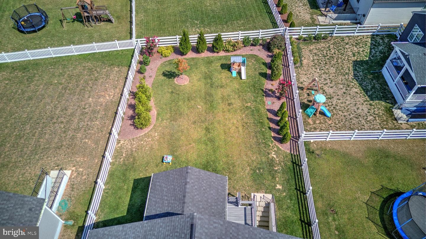 231 Parkland Drive photo 43