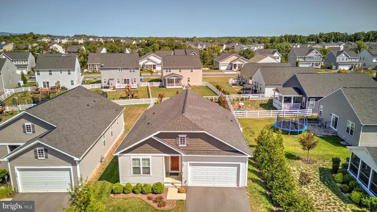 231 Parkland Drive photo 44