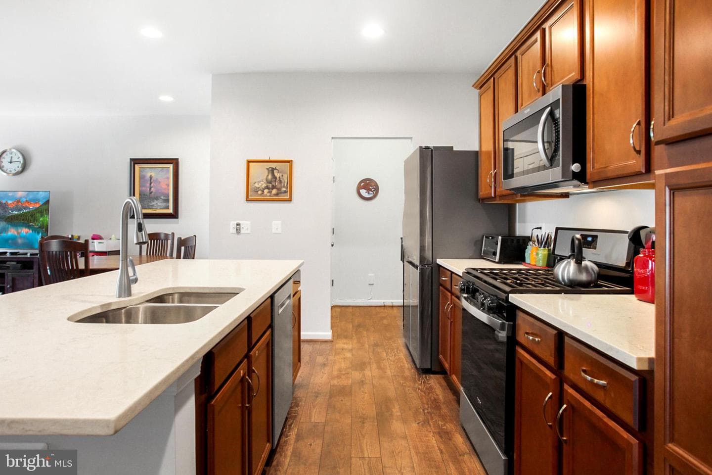 231 Parkland Drive photo 5