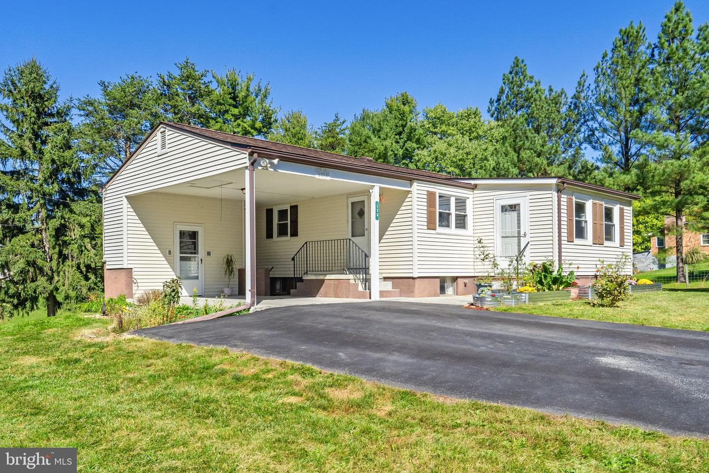 173 Sanctuary Drive photo 2