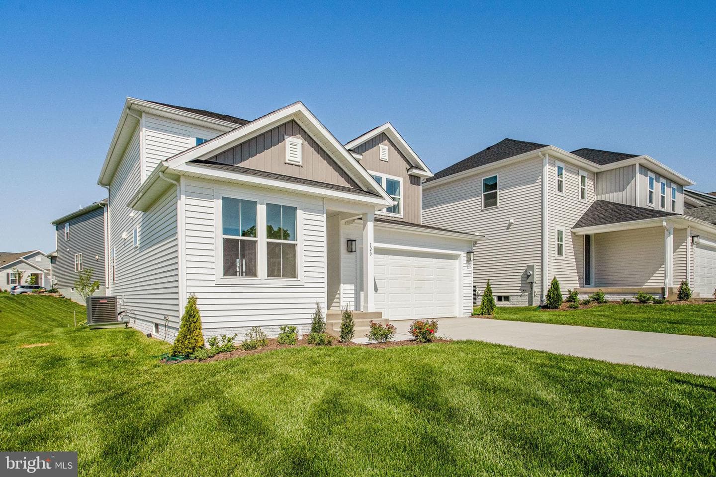 120 Midsummer Lane photo 3