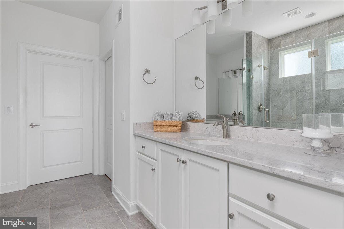 112 Stonecrop Court photo 15