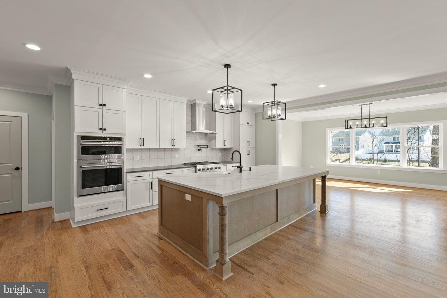 303 Summerfield Drive photo 2