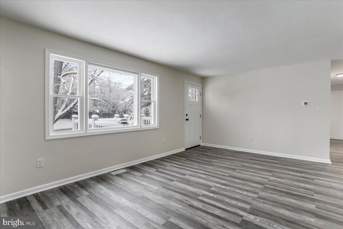 568 Greenwood Road photo 12