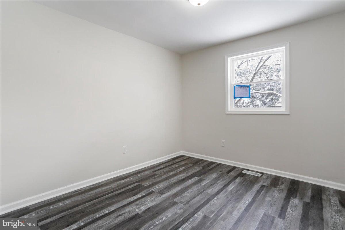 568 Greenwood Road photo 15