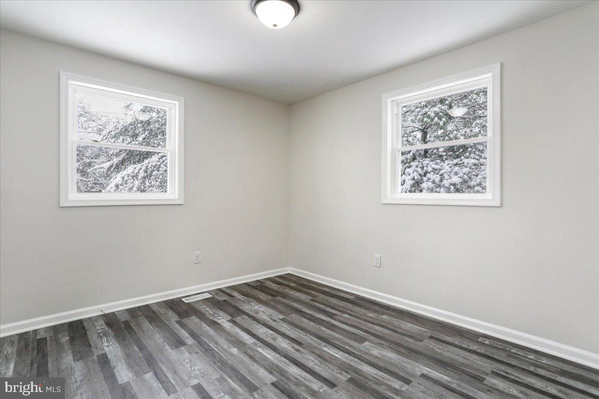 568 Greenwood Road photo 17