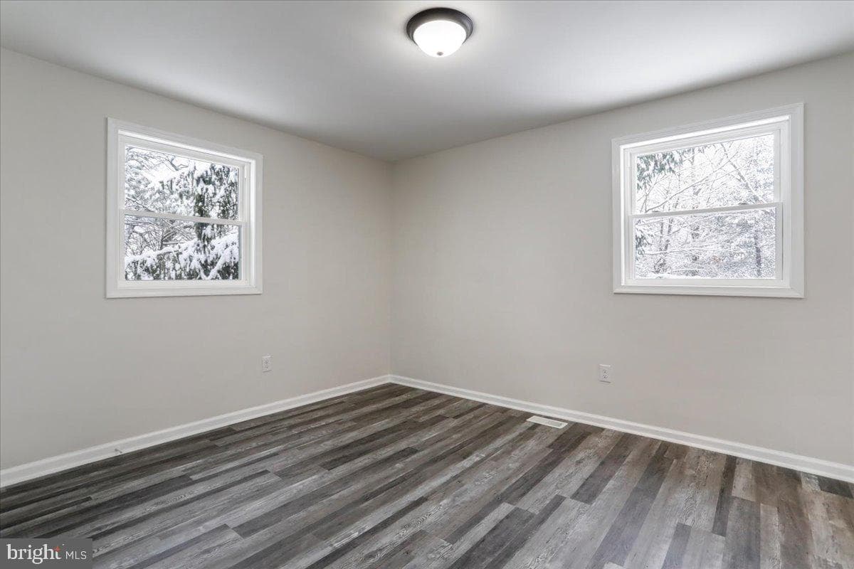 568 Greenwood Road photo 19