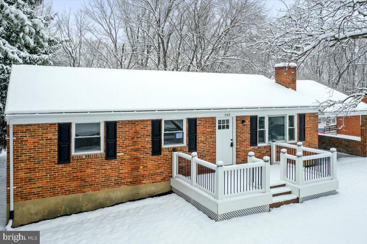 568 Greenwood Road photo 2