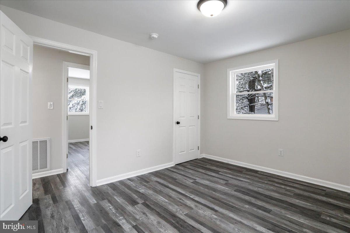 568 Greenwood Road photo 21