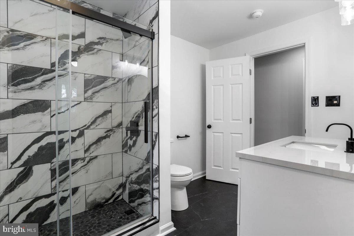 568 Greenwood Road photo 22