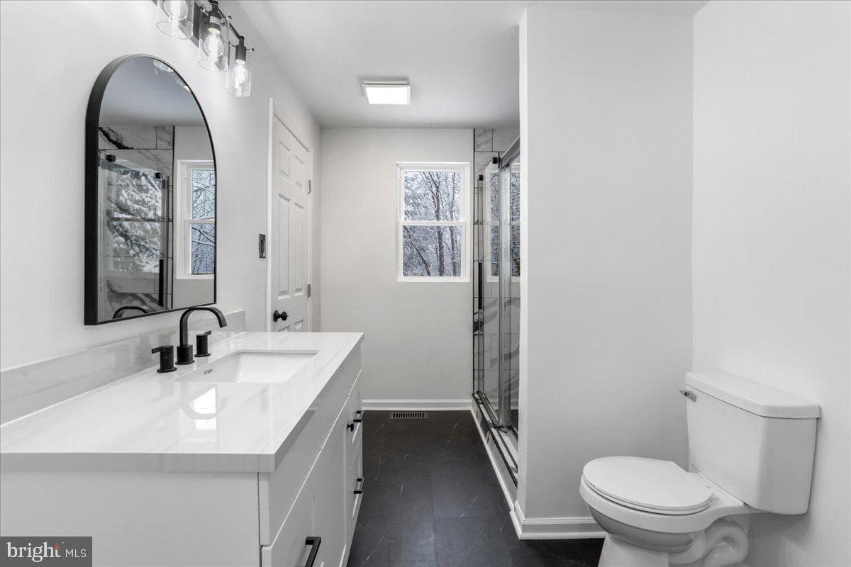 568 Greenwood Road photo 23