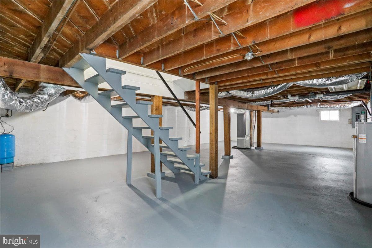 568 Greenwood Road photo 28