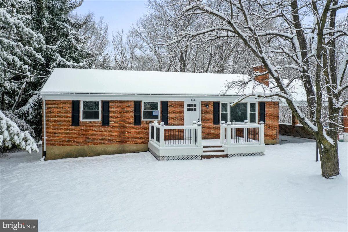 568 Greenwood Road photo 3