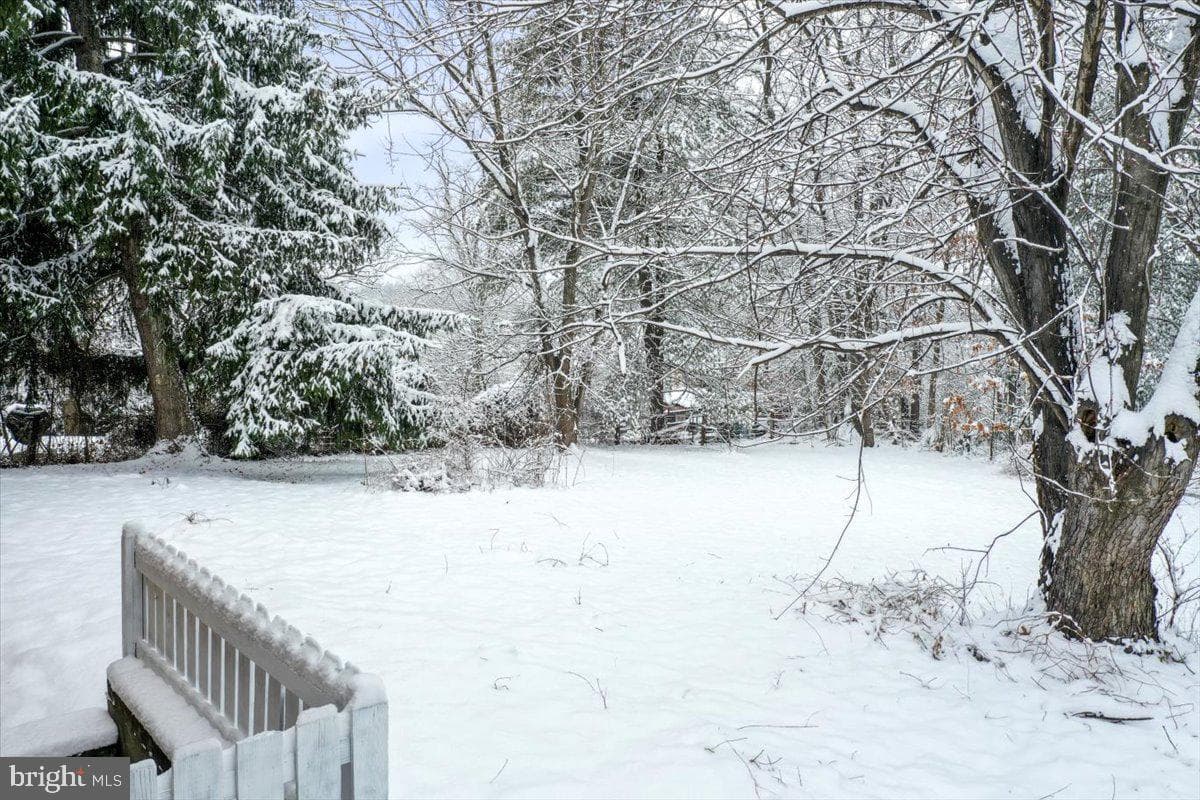568 Greenwood Road photo 30
