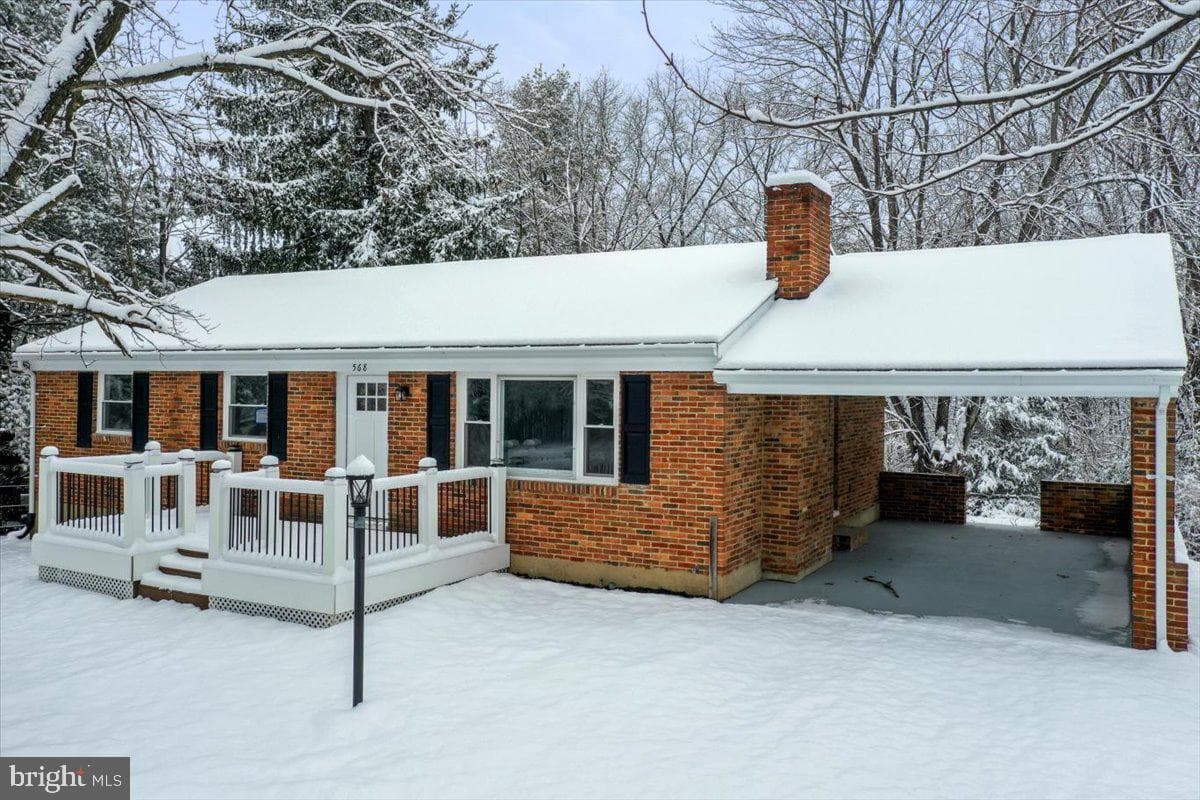 568 Greenwood Road photo 4