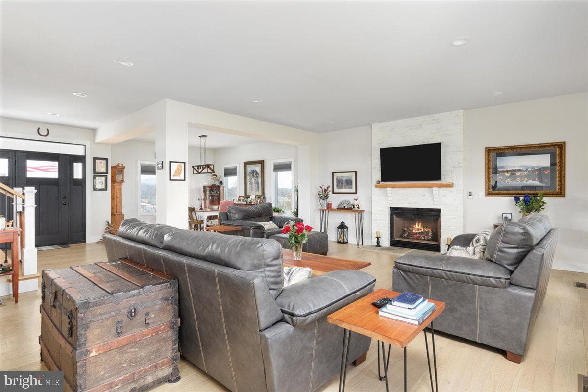 810 Huttle Road photo 16